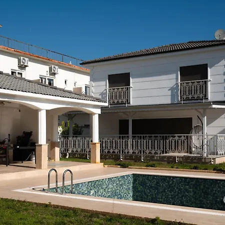 Ustatahir Villa *