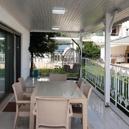 Villa Ustatahir *